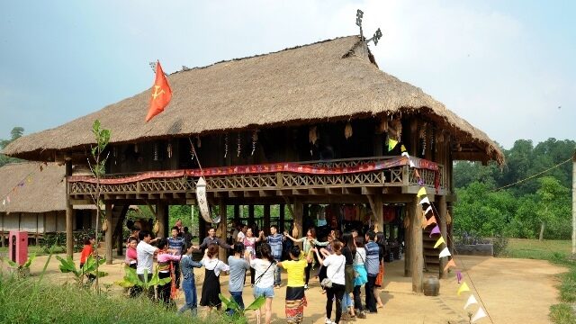 Nhà Sàn Tại Làng Văn Hóa Các Dân Tộc Việt Nam