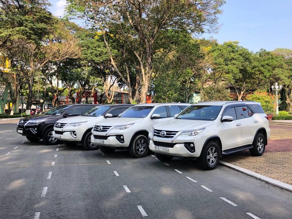 Thuê xe Huy Đạt cung cấp dịch vụ đặt lịch xe 7 chỗ sân bay Tân Sơn Nhất với Đội xe hiện đại và đa dạng