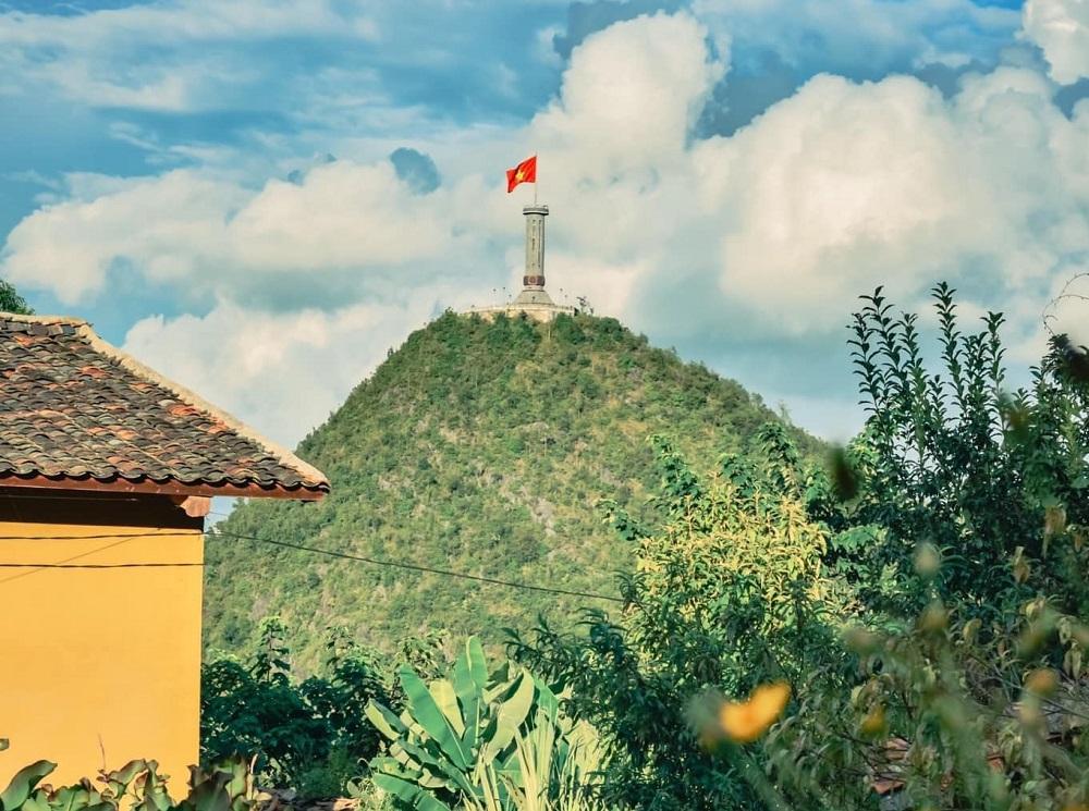 Cột cờ lũng cú