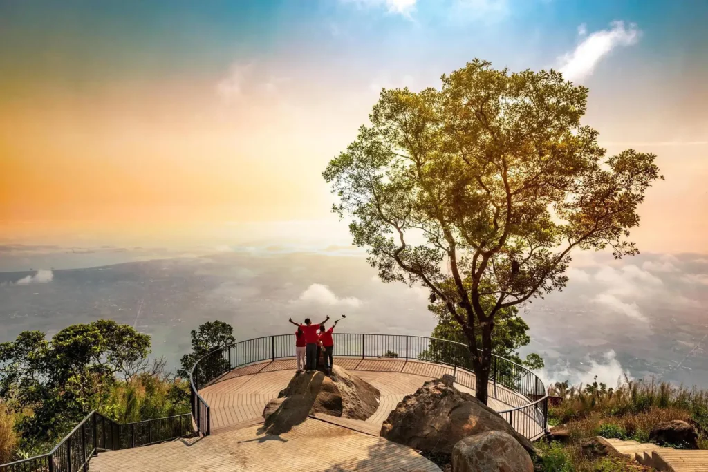 Du lịch núi bà đen