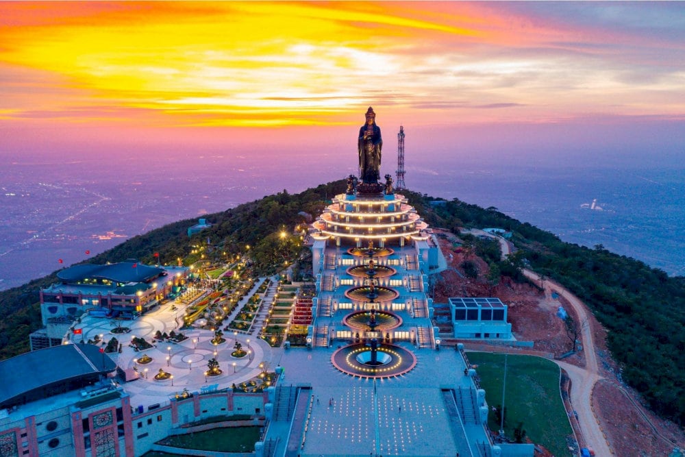 Núi bà đen
